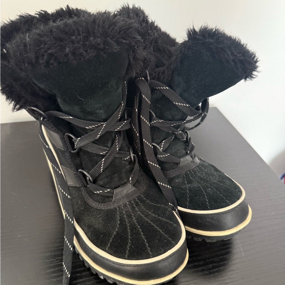 Sorel Black Winter Boots with Fur Trim